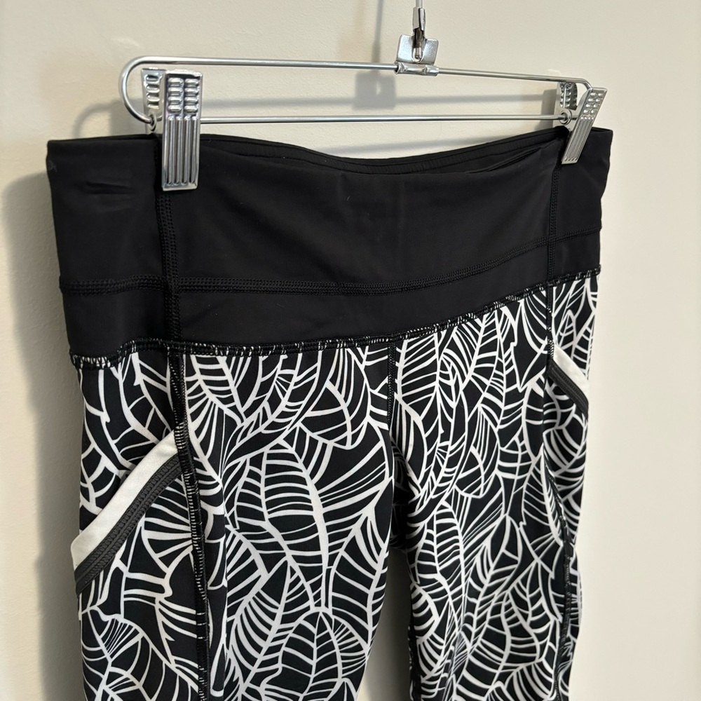 Lululemon Run A Marathon Crop II Pretty Palm Black Angel Wing Size 6 Running - Picture 8 of 13